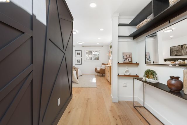 5800 Saint Paul Ct, Oakland, CA 94618