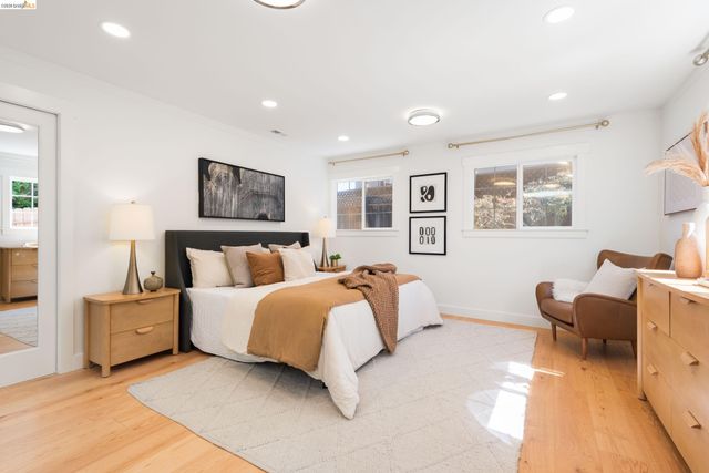 5800 Saint Paul Ct, Oakland, CA 94618