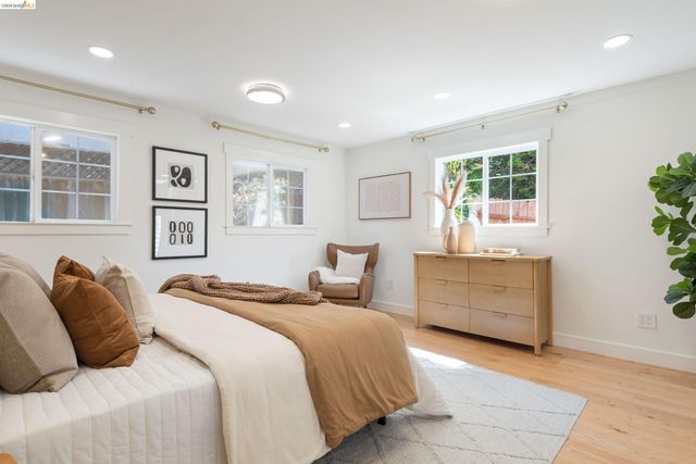 5800 Saint Paul Ct, Oakland, CA 94618
