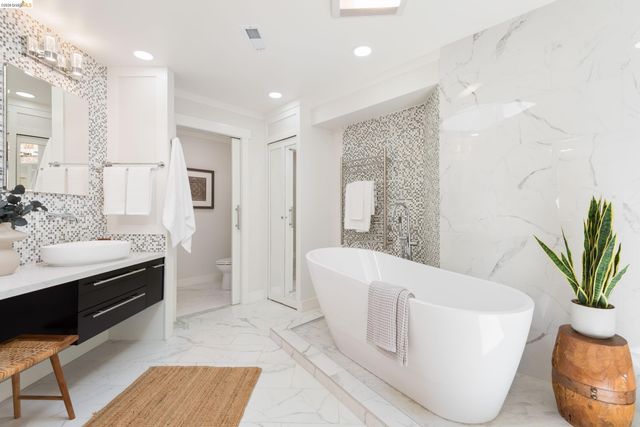 5800 Saint Paul Ct, Oakland, CA 94618