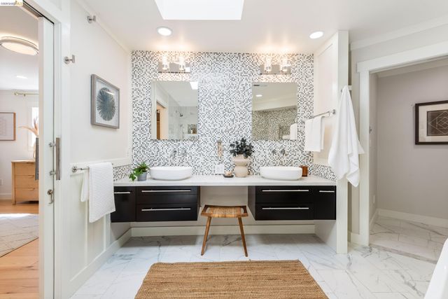 5800 Saint Paul Ct, Oakland, CA 94618