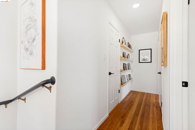 5800 Saint Paul Ct, Oakland, CA 94618