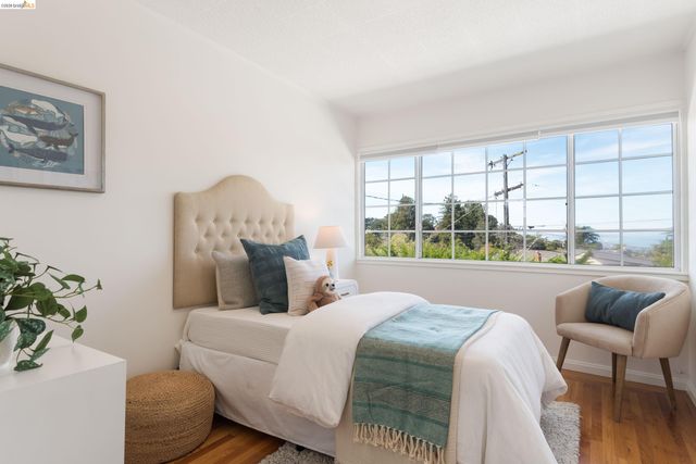 5800 Saint Paul Ct, Oakland, CA 94618