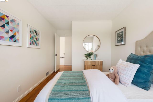 5800 Saint Paul Ct, Oakland, CA 94618