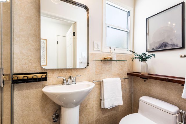 5800 Saint Paul Ct, Oakland, CA 94618