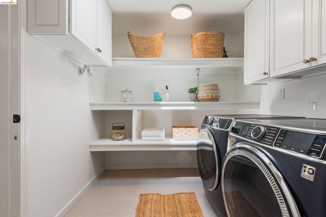 5800 Saint Paul Ct, Oakland, CA 94618