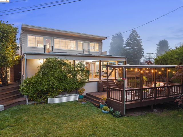 5800 Saint Paul Ct, Oakland, CA 94618