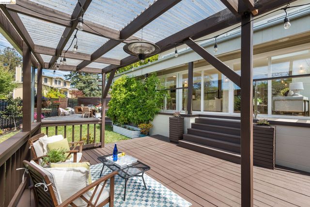 5800 Saint Paul Ct, Oakland, CA 94618