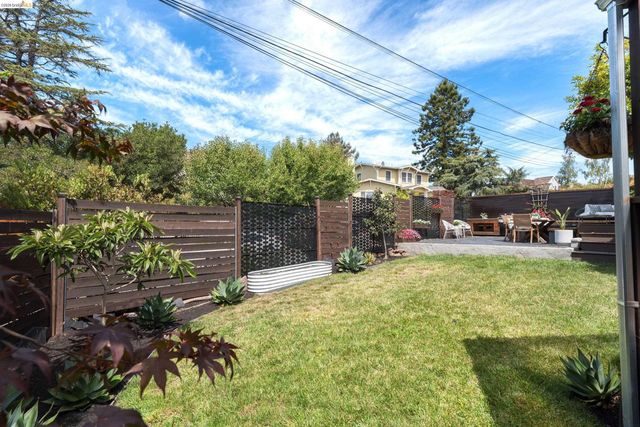 5800 Saint Paul Ct, Oakland, CA 94618