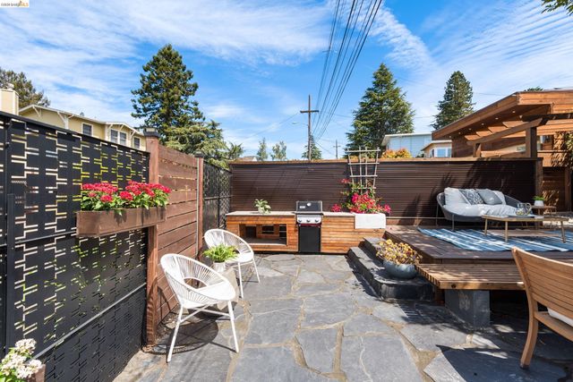 5800 Saint Paul Ct, Oakland, CA 94618