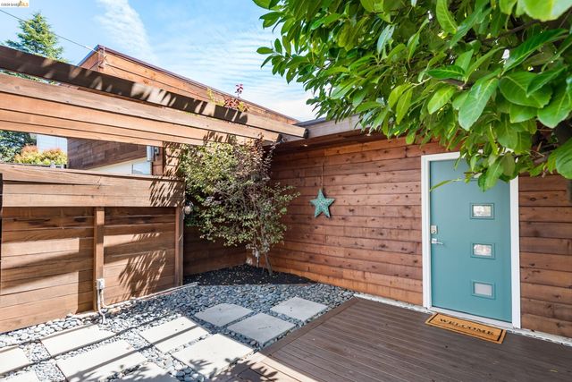 5800 Saint Paul Ct, Oakland, CA 94618