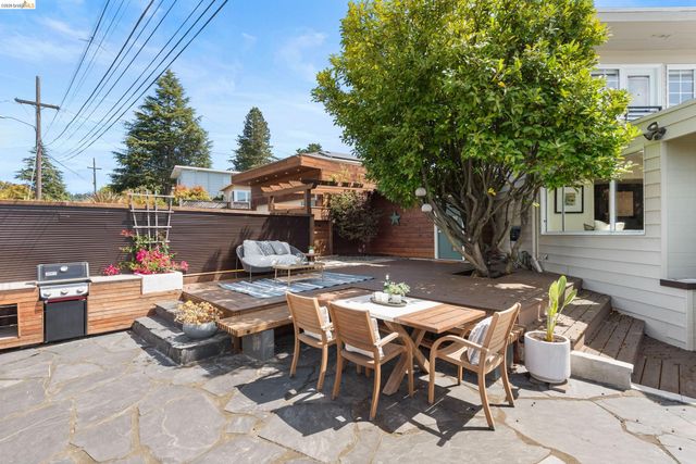 5800 Saint Paul Ct, Oakland, CA 94618