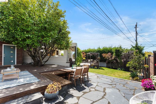 5800 Saint Paul Ct, Oakland, CA 94618