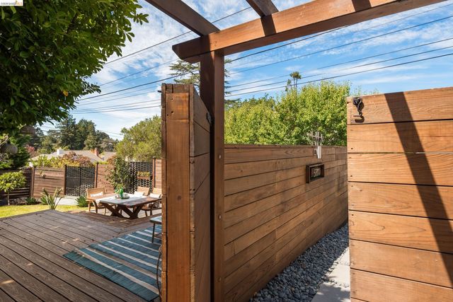 5800 Saint Paul Ct, Oakland, CA 94618