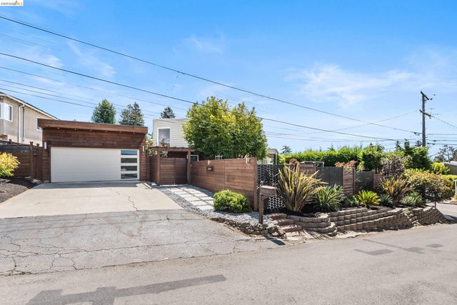 5800 Saint Paul Ct, Oakland, CA 94618