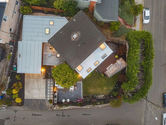 5800 Saint Paul Ct, Oakland, CA 94618