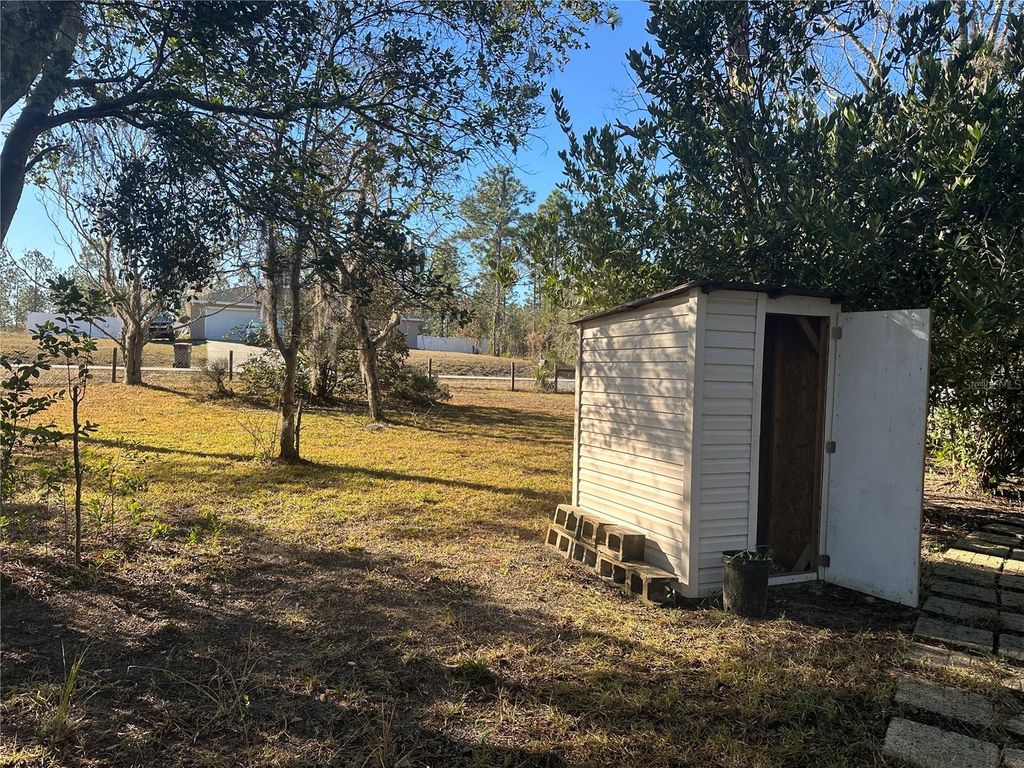 Image 6 of property listing at 22851 SW NEPTUNE BOULEVARD, Dunnellon, FL 34431