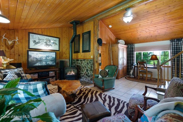 343 W Spring Creek Rd, Hope, ID 83836