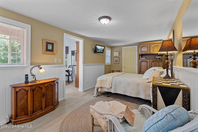 343 W Spring Creek Rd, Hope, ID 83836