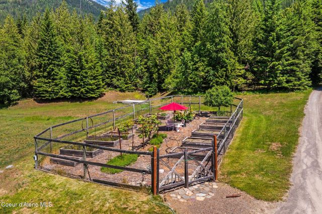 343 W Spring Creek Rd, Hope, ID 83836