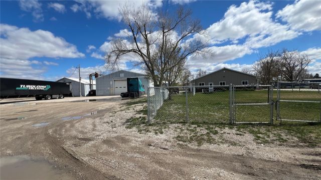 34 43rd Avenue SW, Cedar Rapids, IA 52404