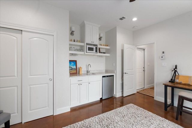 20913 Nimitz Ave, Lago Vista, TX 78645