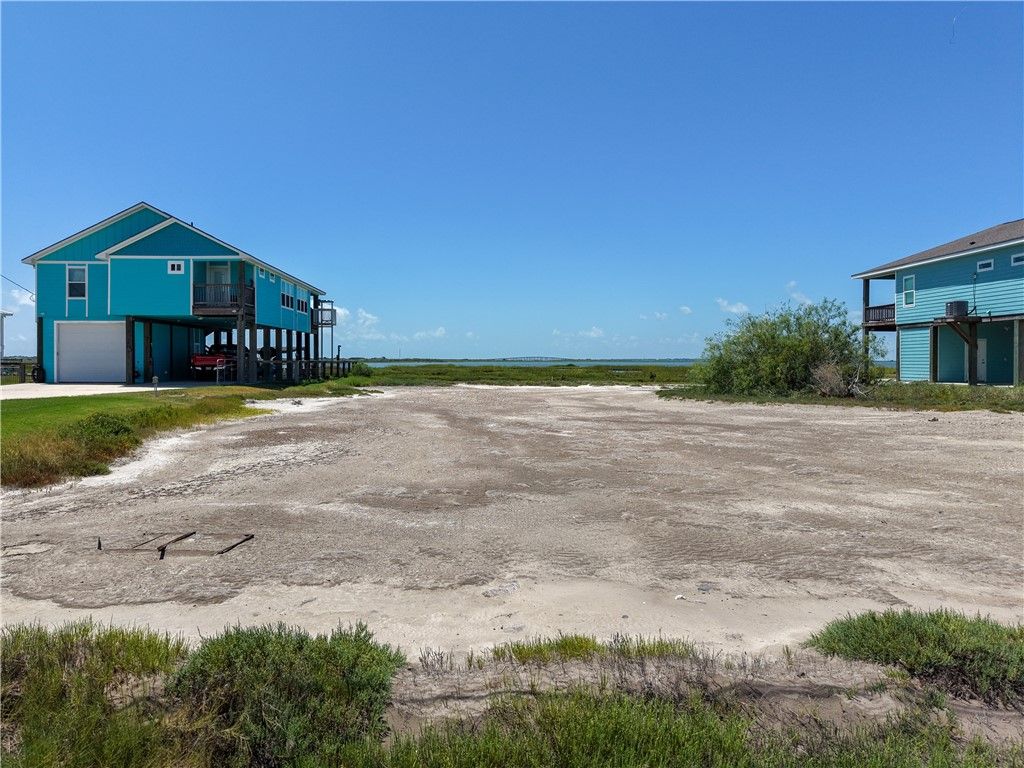 74 Newcomb Bend, Rockport, TX 78382 — exterior