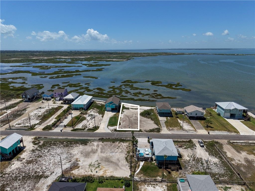 74 Newcomb Bend, Rockport, TX 78382 — photo 2