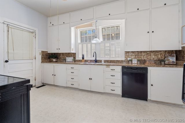 411 D Street NW, Ardmore, OK 73401
