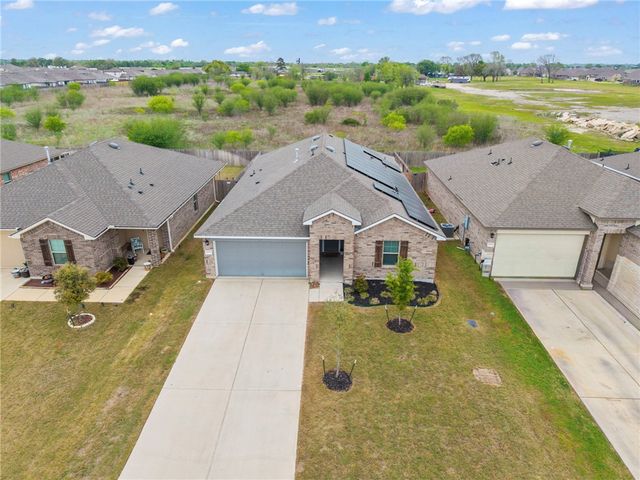 8026 Front Nine Lane, Navasota, TX 77868