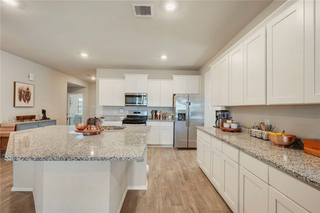 8026 Front Nine Lane, Navasota, TX 77868