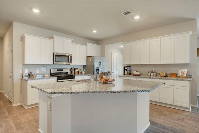 8026 Front Nine Lane, Navasota, TX 77868