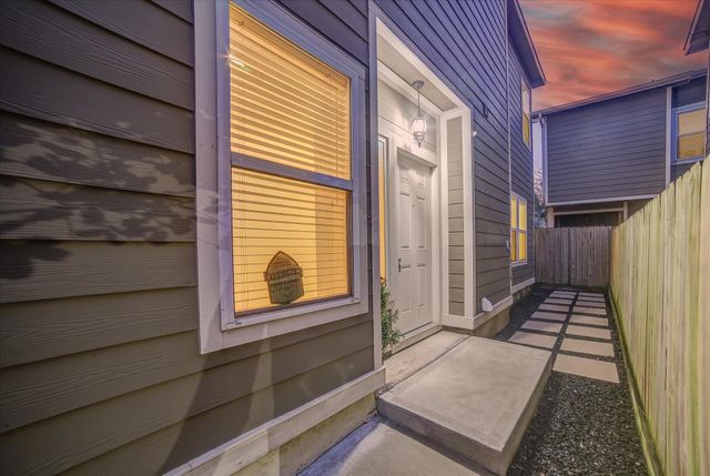 305 Felt Circle, Houston, TX 77011