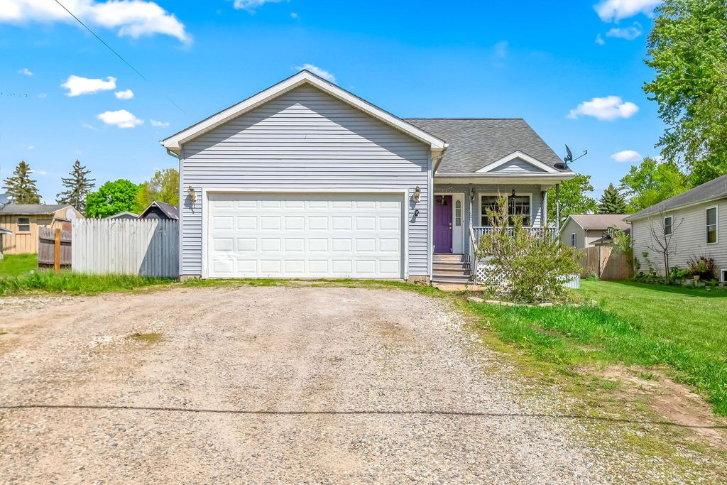 70 Superior Street, Hillsdale City, MI 49242