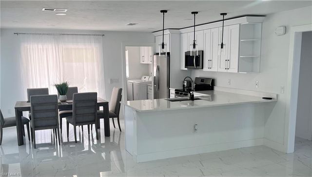 862 99th AVE N, Naples, FL 34108