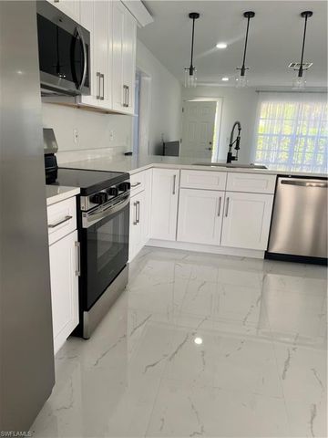 862 99th AVE N, Naples, FL 34108