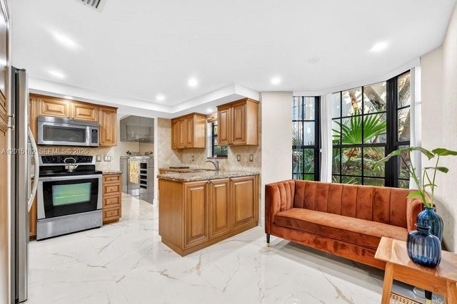 7838 La Mirada Dr, Boca Raton, FL 33433