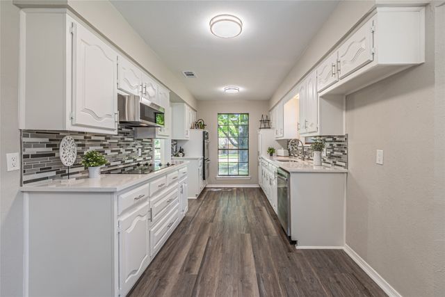 211 Molina Drive, Sunnyvale, TX 75182
