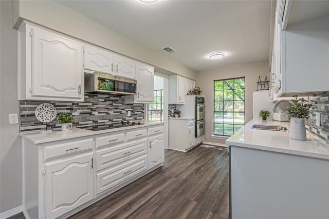 211 Molina Drive, Sunnyvale, TX 75182