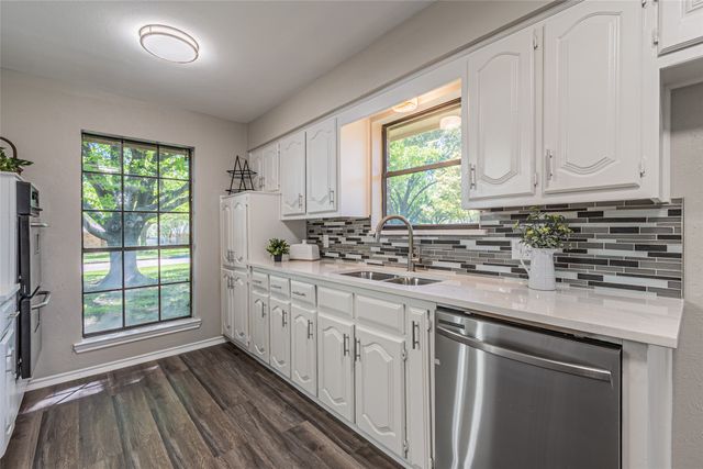 211 Molina Drive, Sunnyvale, TX 75182