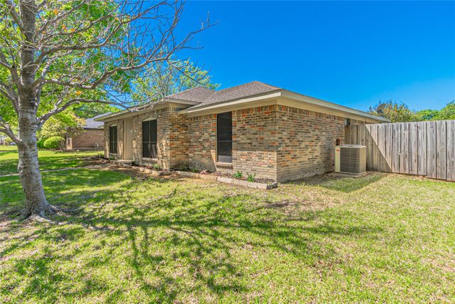 211 Molina Drive, Sunnyvale, TX 75182