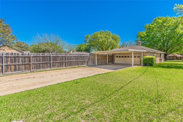 211 Molina Drive, Sunnyvale, TX 75182