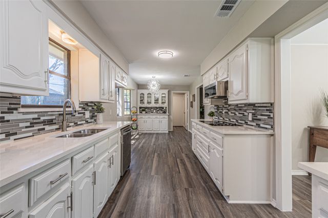 211 Molina Drive, Sunnyvale, TX 75182
