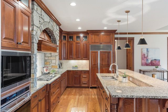 2180 Crestview Drive, Excelsior, MN 55331