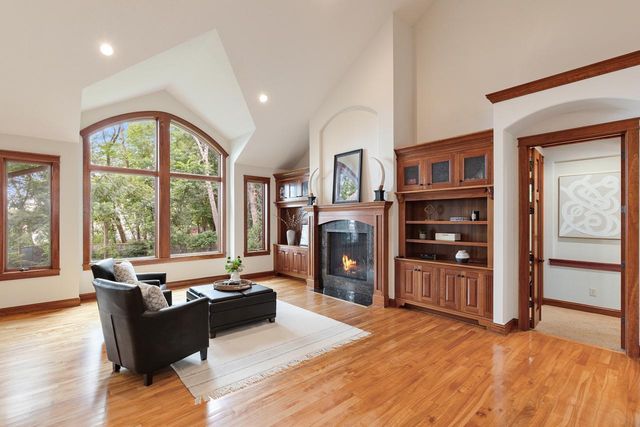 2180 Crestview Drive, Excelsior, MN 55331