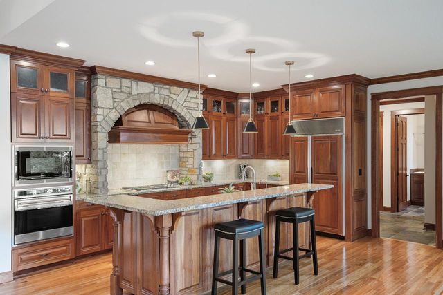 2180 Crestview Drive, Excelsior, MN 55331