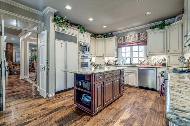 2004 Kiawah Circle, Edmond, OK 73025