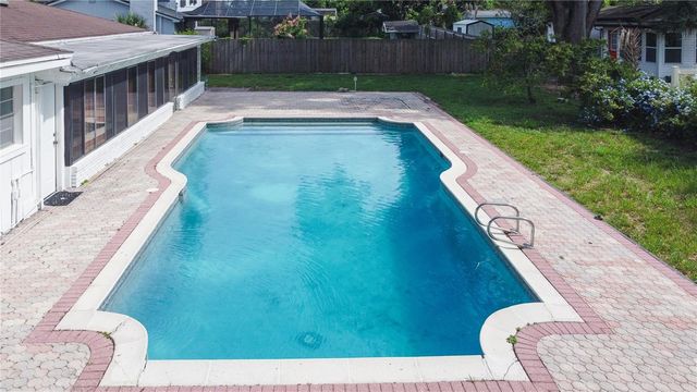 11016 SAGINAW DRIVE, Tampa, FL 33617