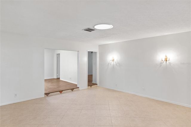 11016 SAGINAW DRIVE, Tampa, FL 33617