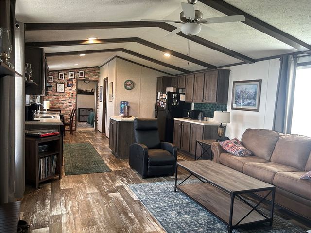 406 Husky Dr, Buffalo Twp, PA 16055